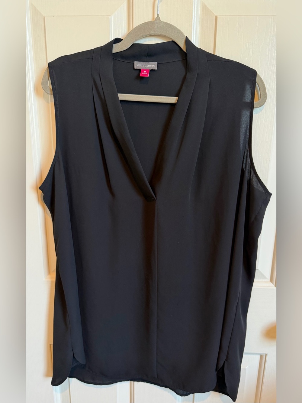 Vince Camuto Sleeveless V Neck Blouse. Size 1X Black Very GUC - Picture 2 of 4